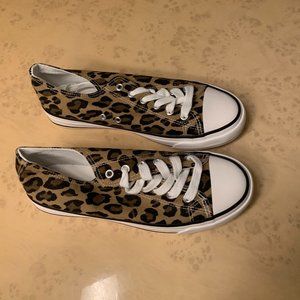 Cull4U Women's Leopard and White Size 7.5 Canvas Lace up Sneakers